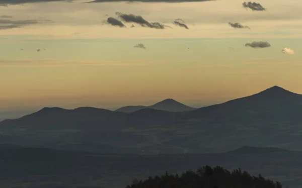 Ceske Stredohori bergen najaar tijdig — Stockfoto