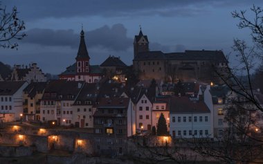 Karanlık sabah kalede Loket