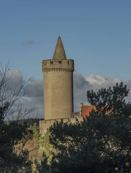 Castelo de Kokorin no dia ensolarado do inverno — Fotografia de Stock