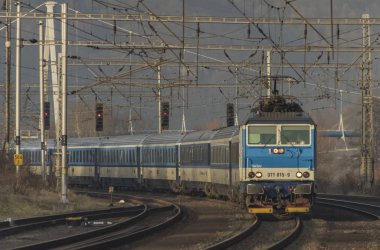 Prackovice nad Labem Köyü trenler