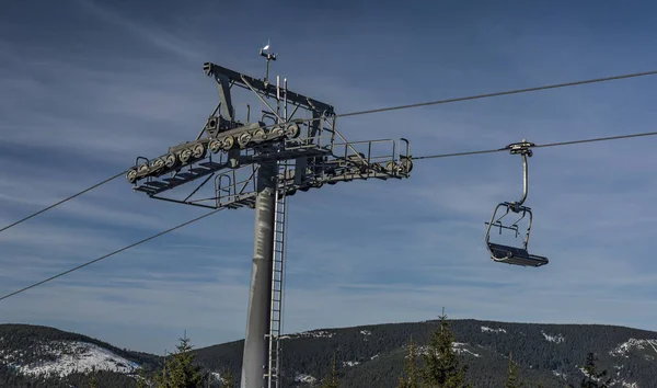 Teleférico con dos asientos — Foto de Stock