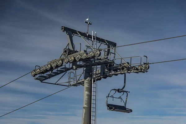 Téléphérique siège avec deux sièges — Photo