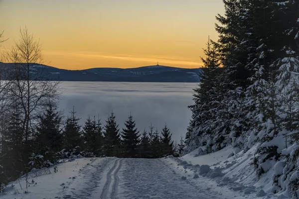 Lever de soleil dans les montagnes Jeseniky en période de Noël — Photo