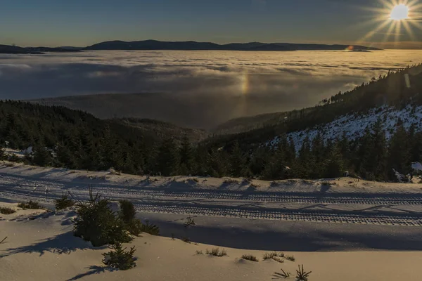 Lever de soleil dans les montagnes Jeseniky en période de Noël — Photo