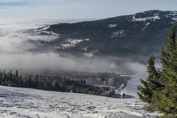 Pista de esquí en Dolni Morava pueblo — Foto de Stock