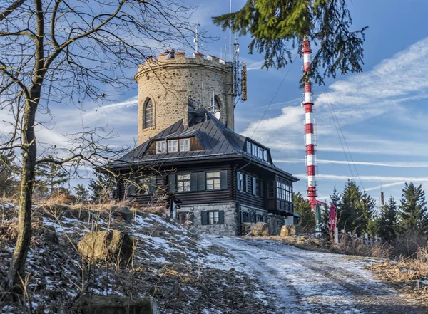 Klet montagne en hiver journée ensoleillée — Photo