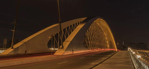 Тройский мост в зимний вечер — стоковое фото