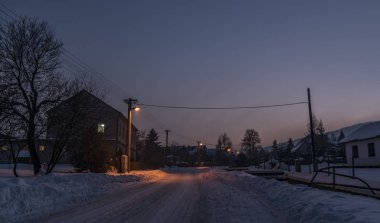 Gece kış Libouchec Köyü