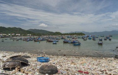Nha Trang city yakınındaki Vietnam kirli plajlar