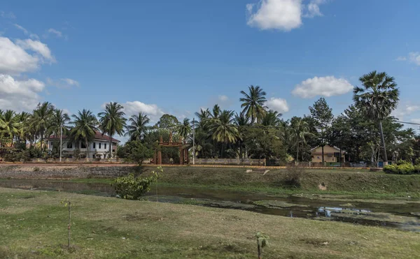 Ciudad de Siem Reap en un día soleado en Camboya — Foto de Stock