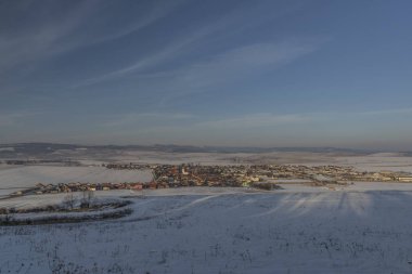 Güneşli Köyü Spisske Tomasovce akşamları