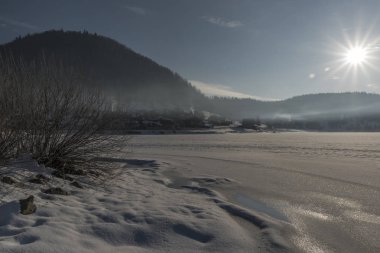 Kış soğuk sabah Dedinky Köyü