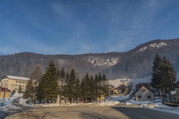 Manhã fria de inverno na aldeia de Dedinky — Fotografia de Stock