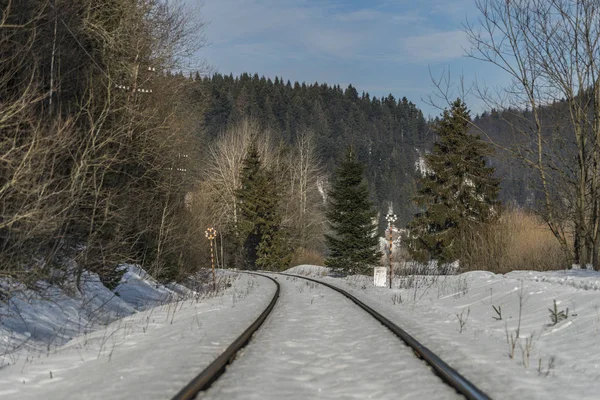 Torów kolejowych, w pobliżu miejscowości Dedinky — Zdjęcie stockowe