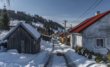 Mlynky güneşli kış karlı gün