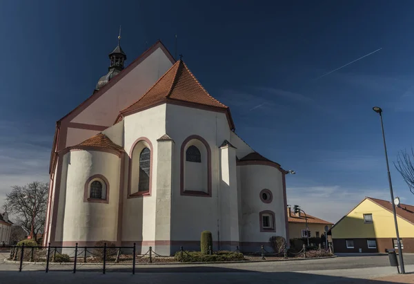 Церковь в городе Рудольфов недалеко от Ческе-Будеевице — стоковое фото