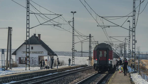 Pociąg powoli w stacji Spisske Tomasovce — Zdjęcie stockowe