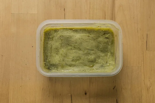 完成后的大麻绿色黄油烹饪 — 图库照片