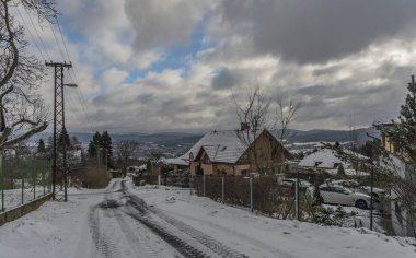 Liberec Hill'de Jested altında eski evleri