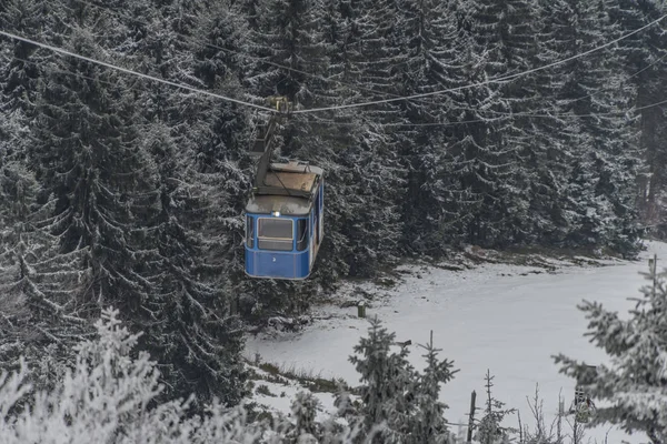 Teleférico azul en Jested hill — Foto de Stock