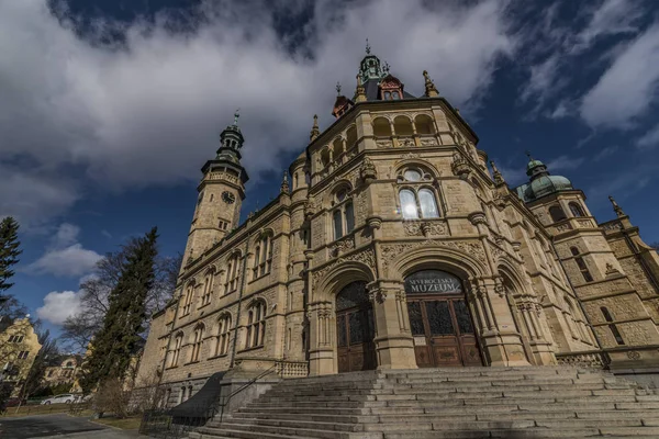 Liberec Müzesi kış güneşli gün