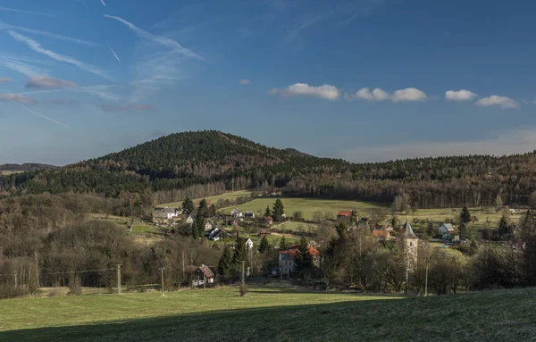 Villaggio di Probostov in primavera giornata di sole — Foto Stock