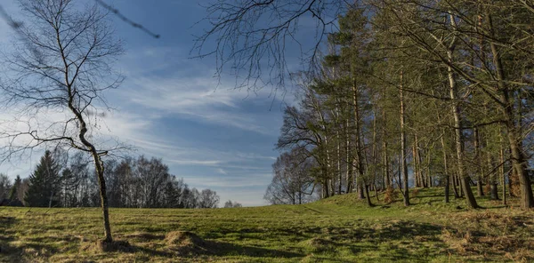 Rynartice Bereich im Frühling sonniger Tag — Stockfoto