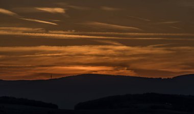 Sunset bulvarında Neuhausen dağlar bahar akşamları