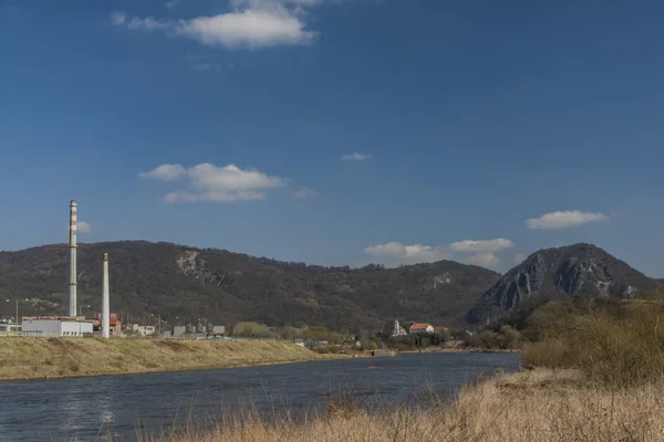 River Labe in Svadov village in sunny day — Stock Photo, Image