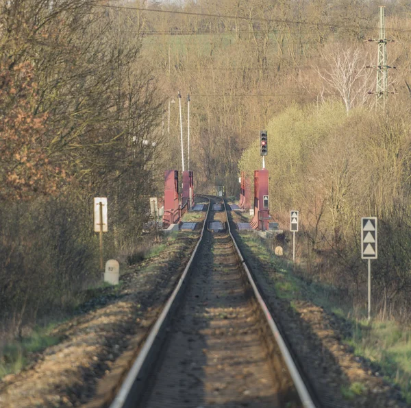 Ferrocarril y puente en Bakov nad Jizerou zona — Foto de Stock