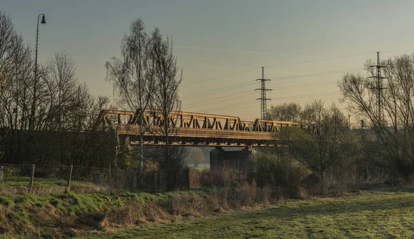 Via férrea e ponte na área de Bakov nad Jizerou — Fotografia de Stock