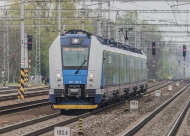 Hodonin qurğu karanlık sis sabah tren