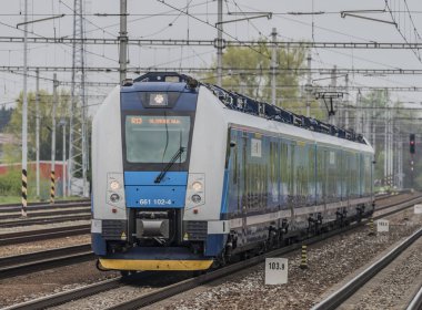 Hodonin qurğu karanlık sis sabah tren