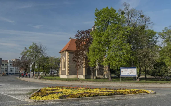 Iglesia en Breclav ciudad en el sur de Moravia —  Fotos de Stock