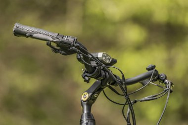 Elektrikli Bisiklet siyah tanıtıcısı