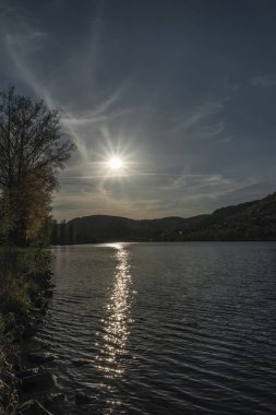 Sebuzin köyünde güneşli akşam
