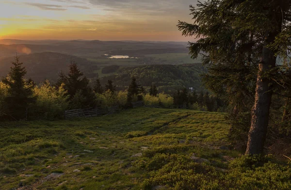 Západ slunce z vrchu Jedlová v Lužických horách — Stock fotografie