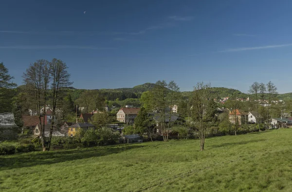 Schöner sonniger Morgen im Dorf — Stockfoto