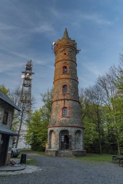 Jedlova tepe üzerinde gözetleme kulesi