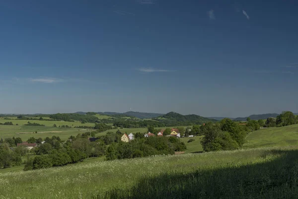 Visa i Ceske Stredohori nära Arnultovice village — Stockfoto