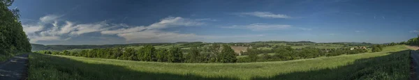 Vista em Ceske Stredohori perto da aldeia de Arnultovice — Fotografia de Stock