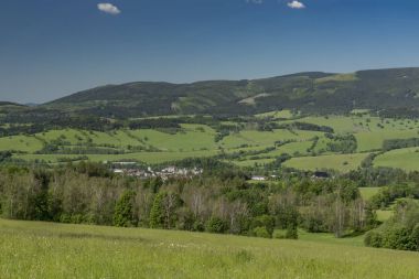 Jeseniky Dağları'nda bahar günü göster