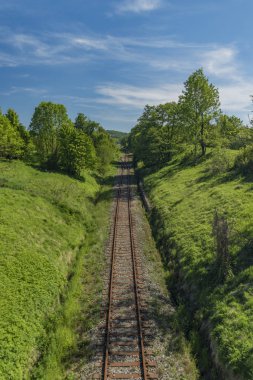Eski demiryolu parça bahar güneşli bir günde