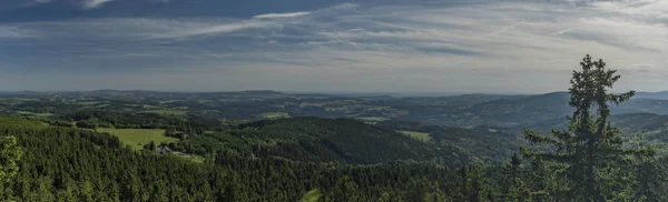 Panorama da cruz branca nas montanhas Jizerske — Fotografia de Stock