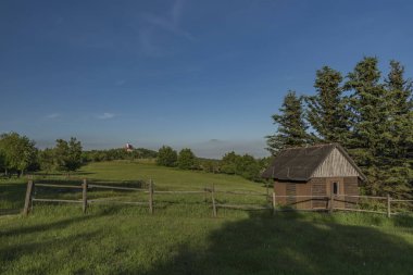Komari hurka hill bahar akşamları