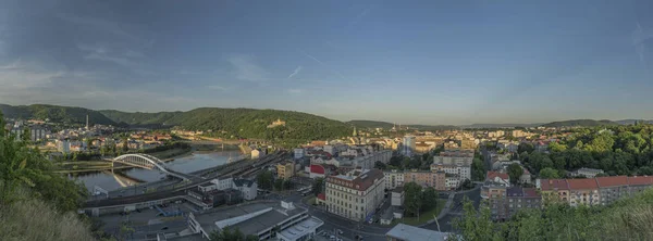 Usti nad Labem şehir panorama görünümünde gündoğumu