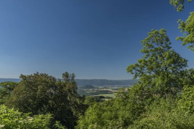 Sıcak yaz gününde Sukoslav kaleden görüntülemek