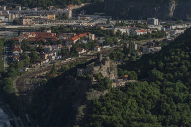 Nehir Labe ile kale Strekov Vadisi için görünümü