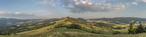 Slachovky の丘に沈む夕日と夜 — ストック写真