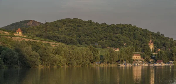 Velke Zernoseky village avec beau coucher de soleil — Photo